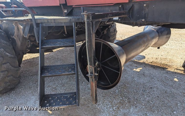 image for item NW9748 2000 Case 8870 swather / windrower