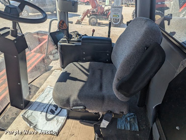 image for item NW9748 2000 Case 8870 swather / windrower