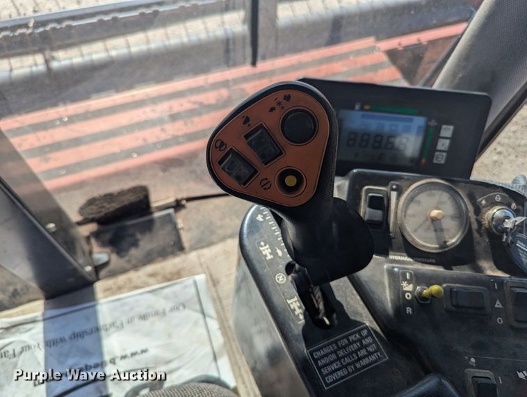 image for item NW9748 2000 Case 8870 swather / windrower