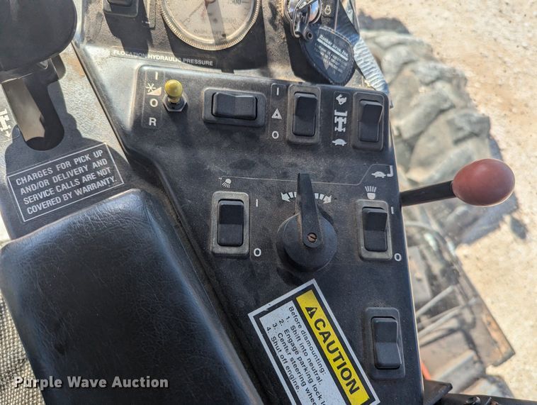 image for item NW9748 2000 Case 8870 swather / windrower