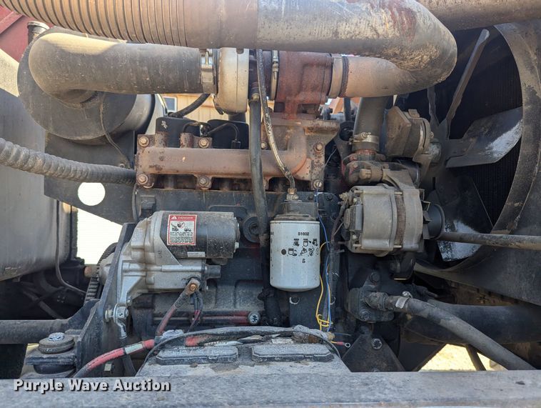 image for item NW9748 2000 Case 8870 swather / windrower