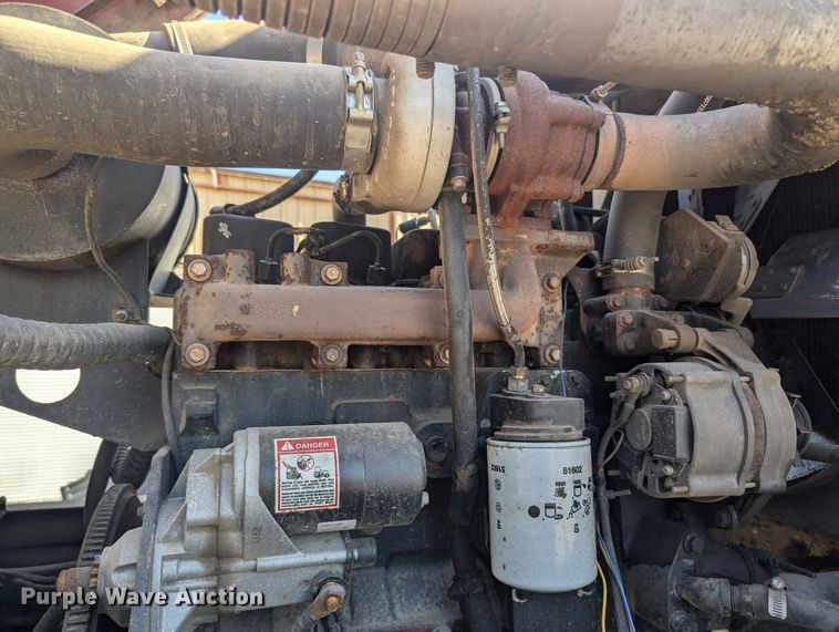 image for item NW9748 2000 Case 8870 swather / windrower