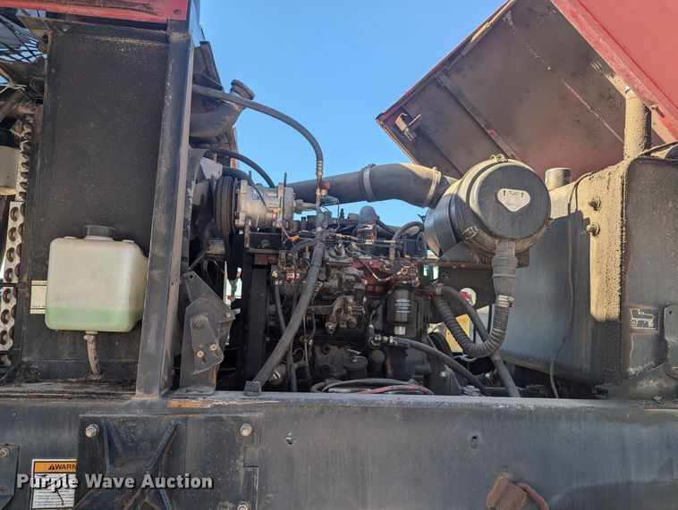 image for item NW9748 2000 Case 8870 swather / windrower