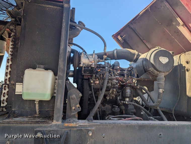 image for item NW9748 2000 Case 8870 swather / windrower