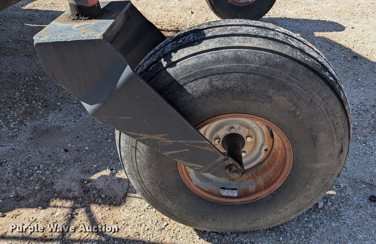 image for item NW9748 2000 Case 8870 swather / windrower