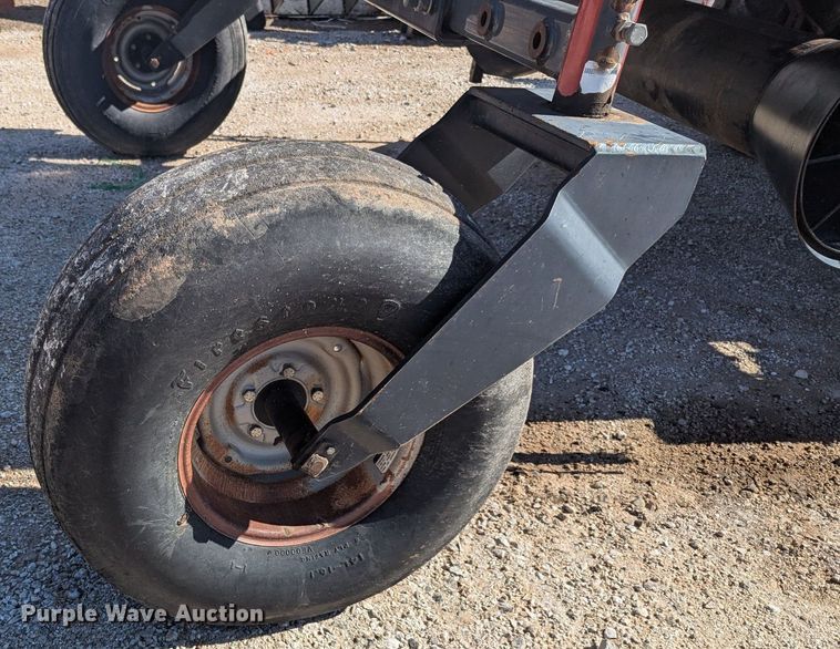 image for item NW9748 2000 Case 8870 swather / windrower