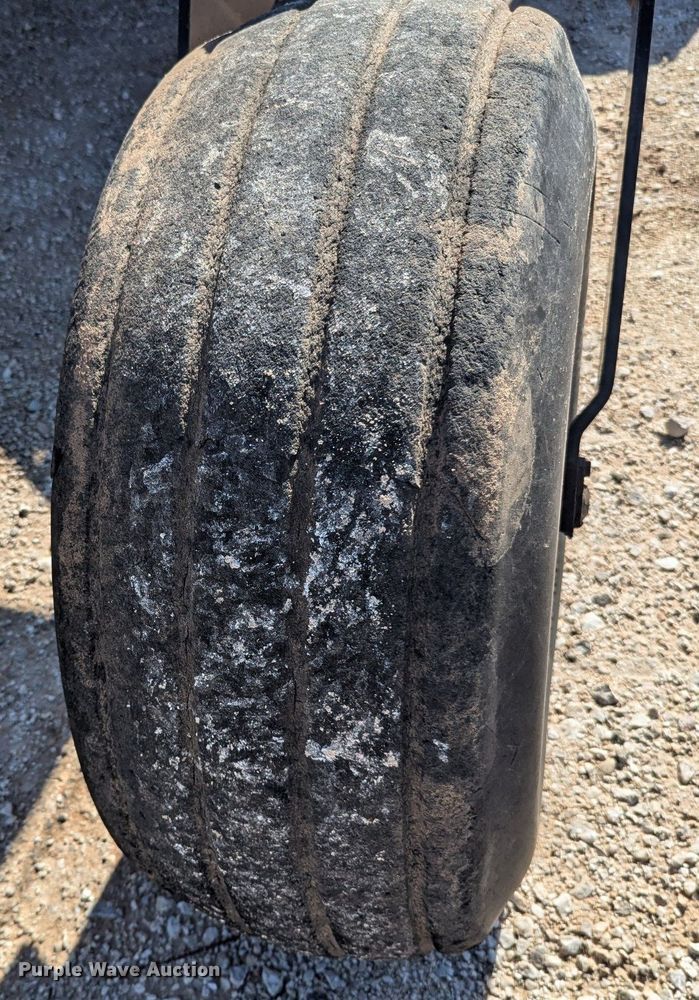 image for item NW9748 2000 Case 8870 swather / windrower