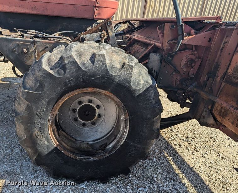 image for item NW9748 2000 Case 8870 swather / windrower