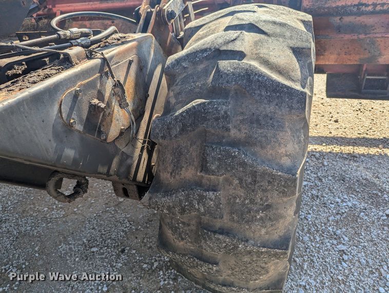 image for item NW9748 2000 Case 8870 swather / windrower