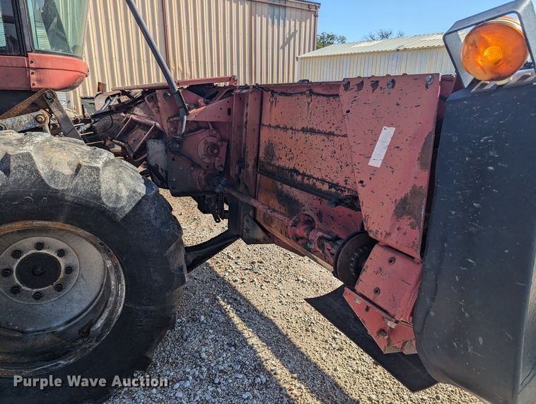 image for item NW9748 2000 Case 8870 swather / windrower