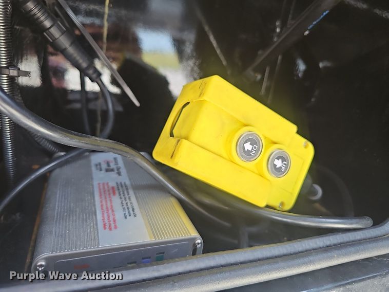 image for item NX9081 Rancho Viejo HRM240 hay bale trailer