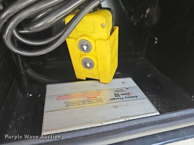 image for item NX9082 Rancho Viejo HRM240 hay bale trailer