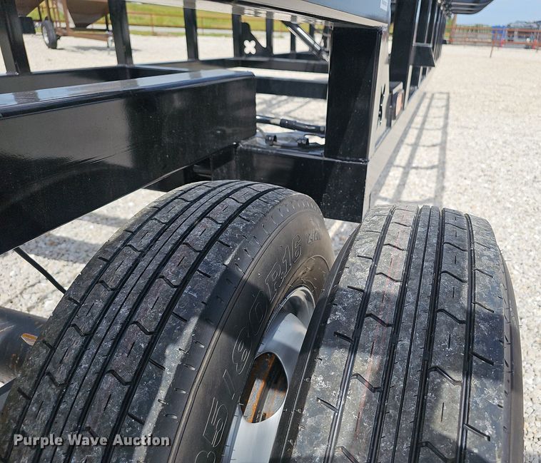 image for item NX9082 Rancho Viejo HRM240 hay bale trailer