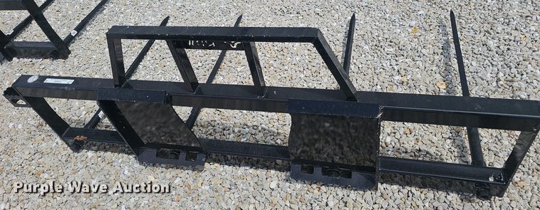 image for item NX9085 RBW  skid steer bale spear