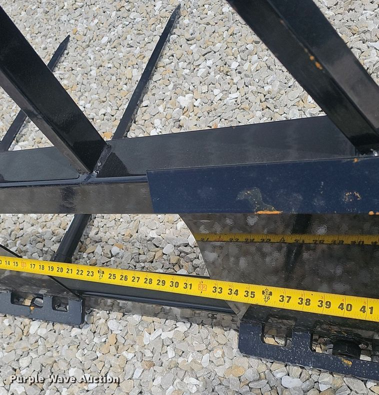 image for item NX9087 RBW skid steer bale spear