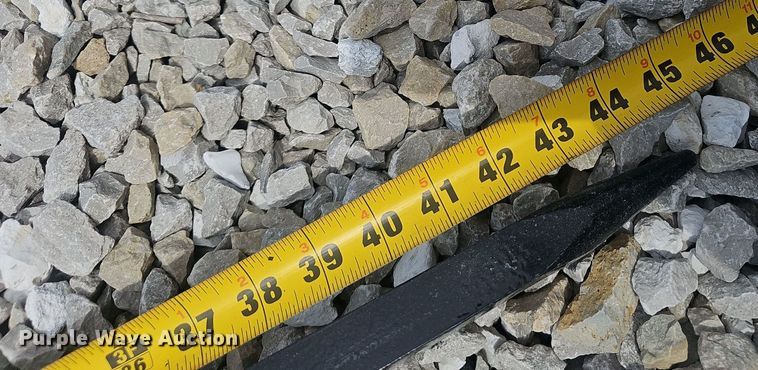 image for item NX9087 RBW skid steer bale spear