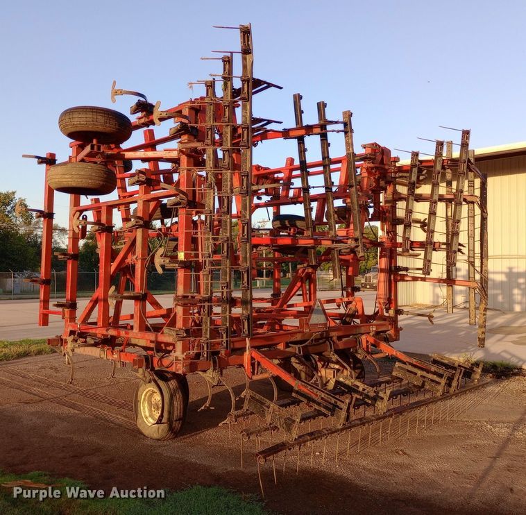 image for item NY9476 Case 5800/4300 field cultivator