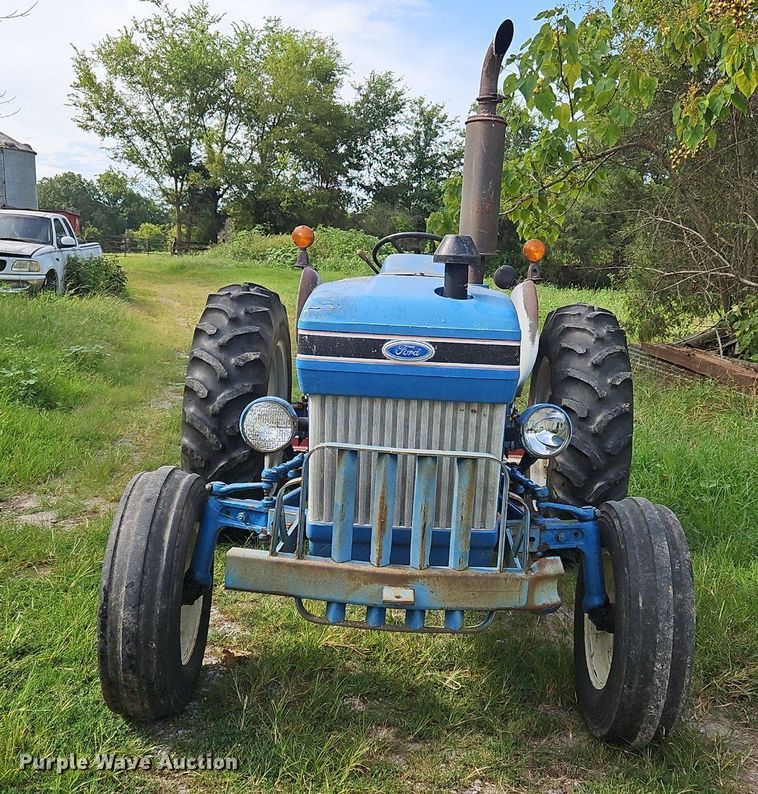 image for item OJ9803 1990 Ford 2810 tractor