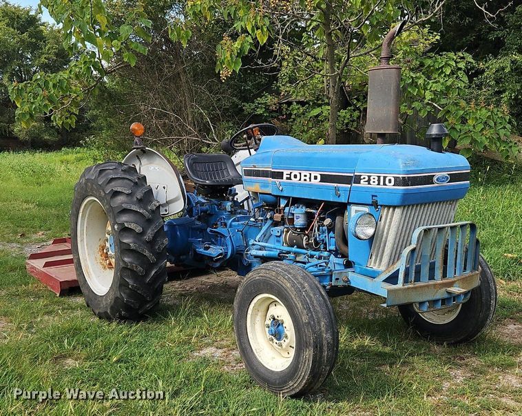 image for item OJ9803 1990 Ford 2810 tractor