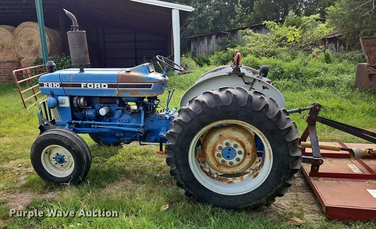 image for item OJ9803 1990 Ford 2810 tractor