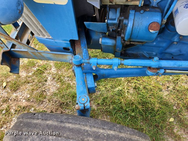 image for item OJ9803 1990 Ford 2810 tractor