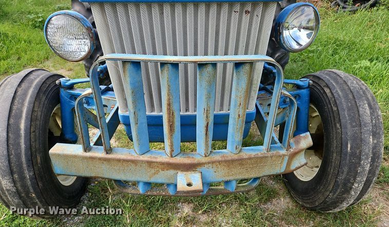 image for item OJ9803 1990 Ford 2810 tractor