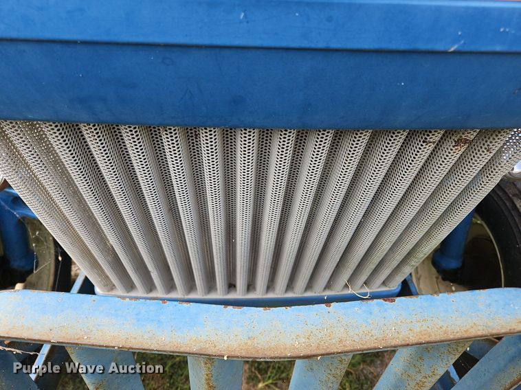 image for item OJ9803 1990 Ford 2810 tractor