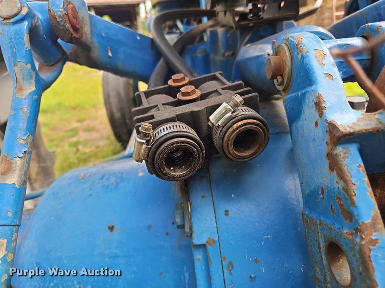 image for item OJ9803 1990 Ford 2810 tractor