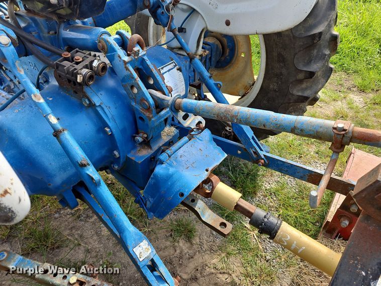 image for item OJ9803 1990 Ford 2810 tractor