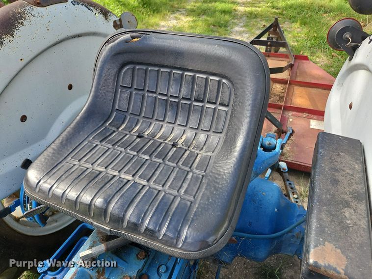 image for item OJ9803 1990 Ford 2810 tractor