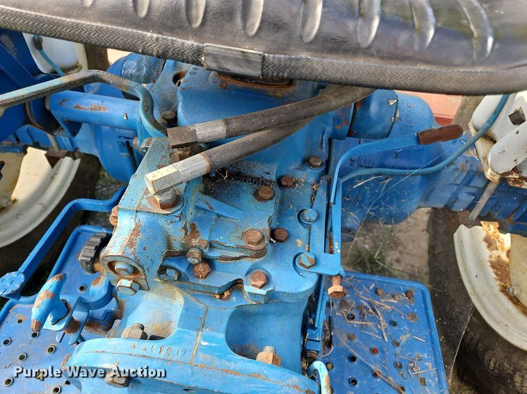 image for item OJ9803 1990 Ford 2810 tractor