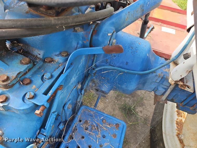 image for item OJ9803 1990 Ford 2810 tractor