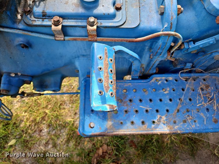 image for item OJ9803 1990 Ford 2810 tractor