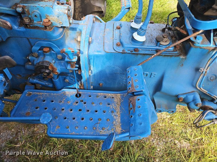 image for item OJ9803 1990 Ford 2810 tractor