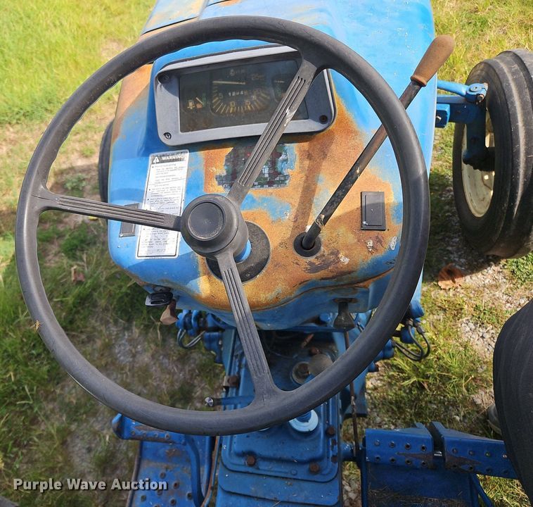 image for item OJ9803 1990 Ford 2810 tractor