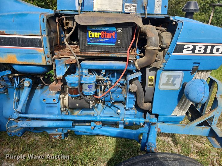 image for item OJ9803 1990 Ford 2810 tractor