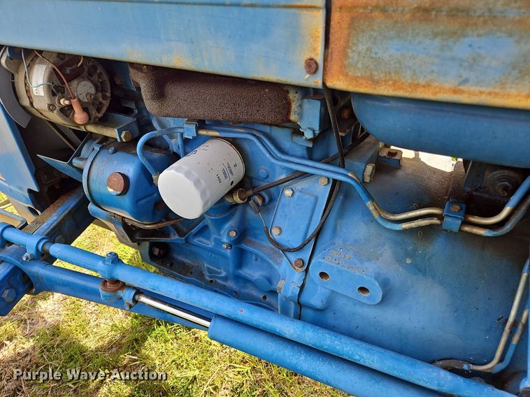 image for item OJ9803 1990 Ford 2810 tractor