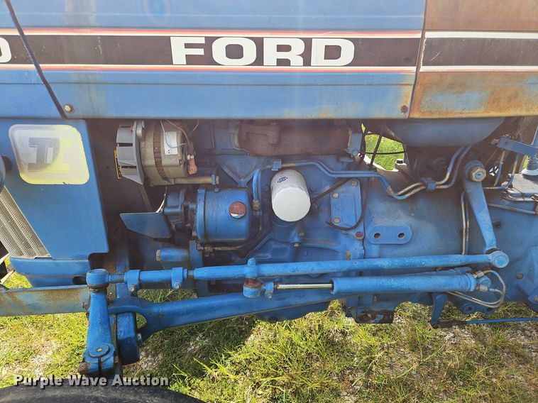image for item OJ9803 1990 Ford 2810 tractor