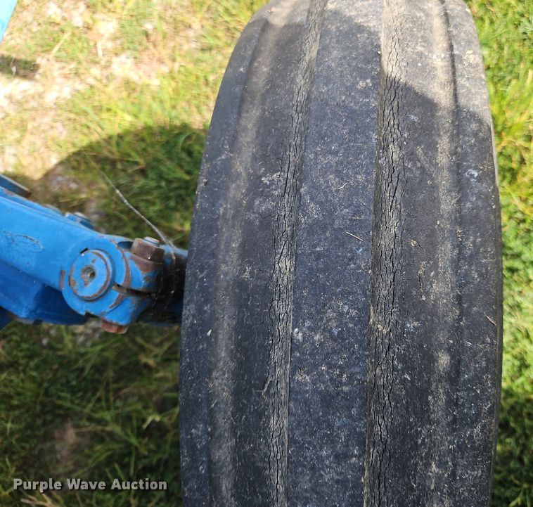 image for item OJ9803 1990 Ford 2810 tractor