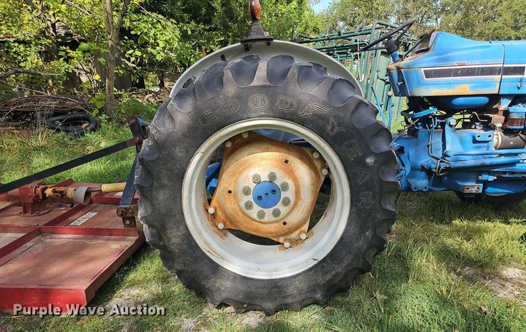 image for item OJ9803 1990 Ford 2810 tractor