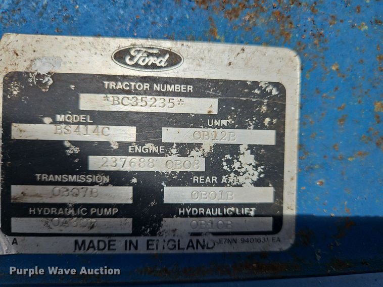 image for item OJ9803 1990 Ford 2810 tractor