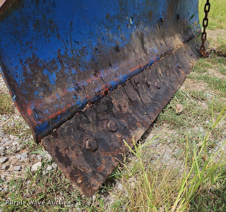 image for item OJ9803 1990 Ford 2810 tractor