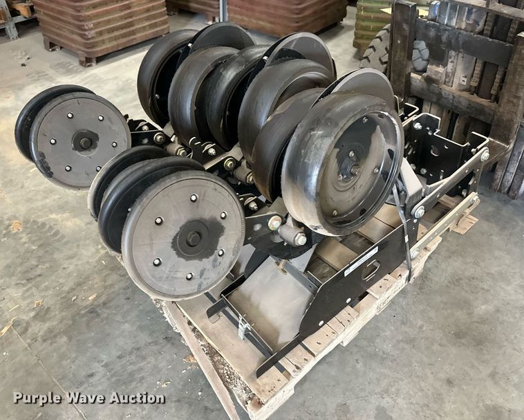 image for item OM9620 (12) AME planter row units