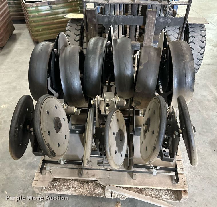 image for item OM9620 (12) AME planter row units