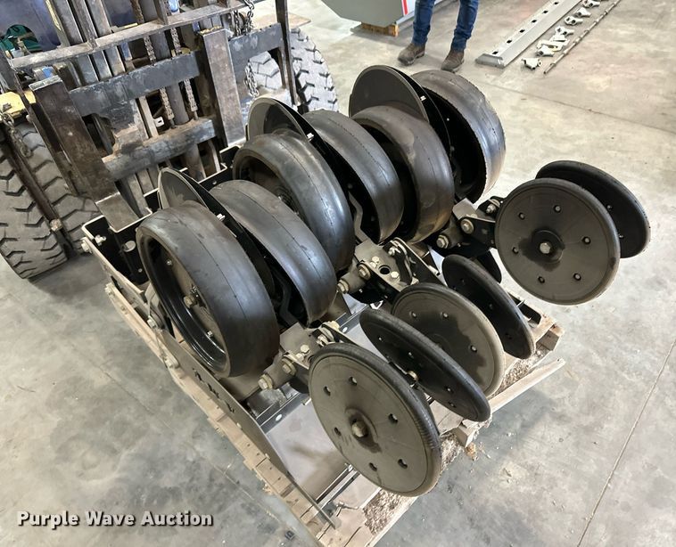 image for item OM9620 (12) AME planter row units