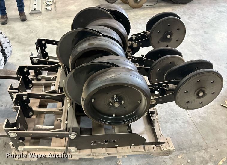 image for item OM9620 (12) AME planter row units