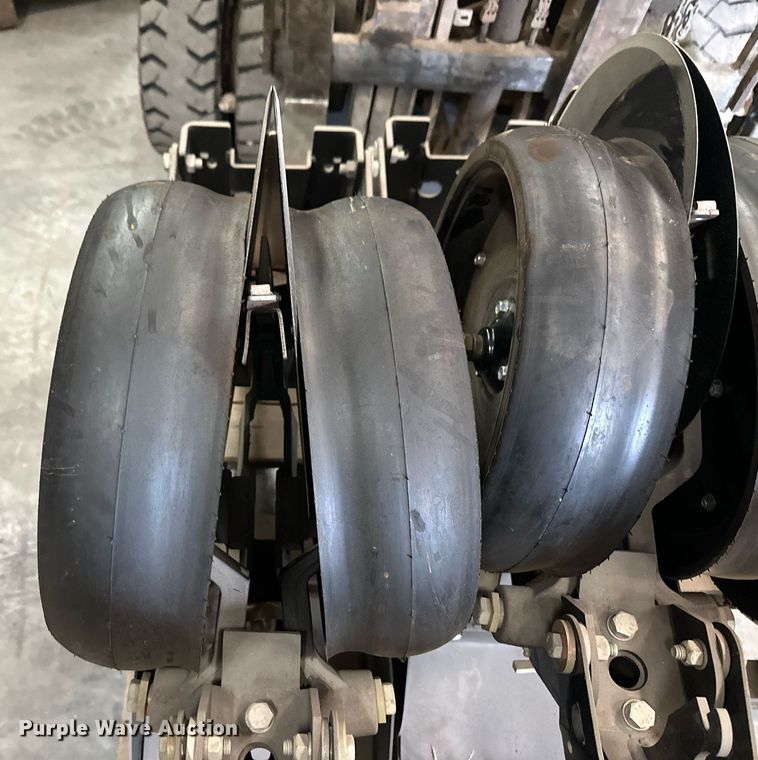 image for item OM9620 (12) AME planter row units