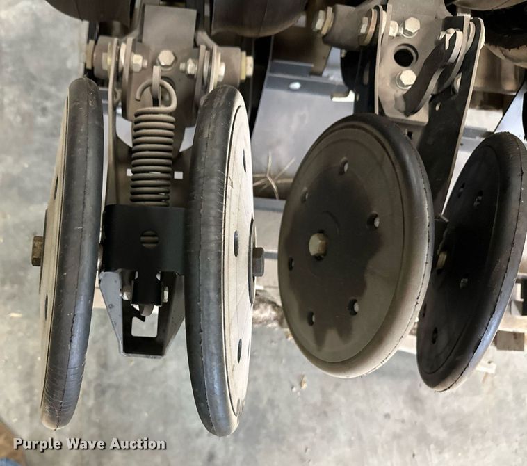 image for item OM9620 (12) AME planter row units