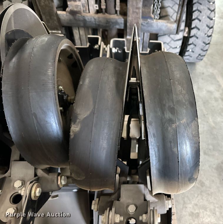 image for item OM9620 (12) AME planter row units