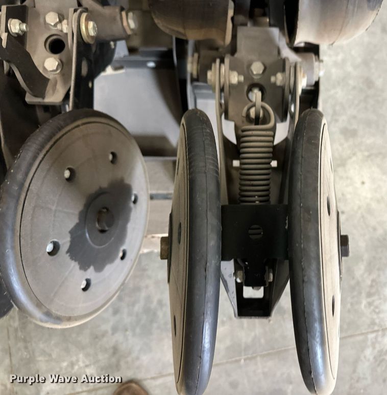 image for item OM9620 (12) AME planter row units